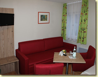 Doppelzimmer mit Sitzgruppe Hotel Hirsch